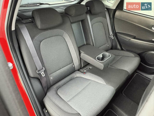 Красный Хендай Kona Electric, объемом двигателя 0 л и пробегом 89 тыс. км за 19799 $, фото 49 на Automoto.ua