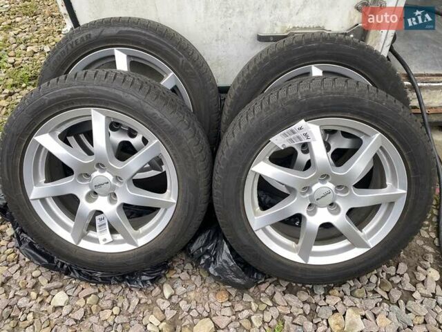 Красный Хендай Kona Electric, объемом двигателя 0 л и пробегом 111 тыс. км за 20400 $, фото 9 на Automoto.ua
