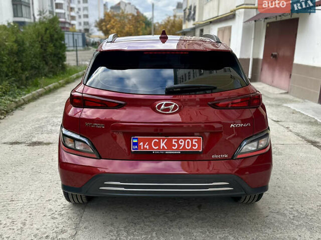 Красный Хендай Kona Electric, объемом двигателя 0 л и пробегом 84 тыс. км за 16950 $, фото 81 на Automoto.ua