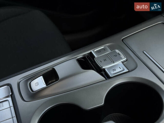 Красный Хендай Kona Electric, объемом двигателя 0 л и пробегом 53 тыс. км за 16900 $, фото 25 на Automoto.ua