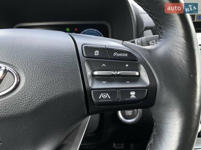 Красный Хендай Kona Electric, объемом двигателя 0 л и пробегом 117 тыс. км за 19200 $, фото 3 на Automoto.ua