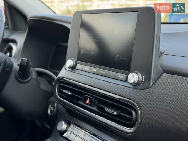 Красный Хендай Kona Electric, объемом двигателя 0 л и пробегом 53 тыс. км за 16900 $, фото 26 на Automoto.ua