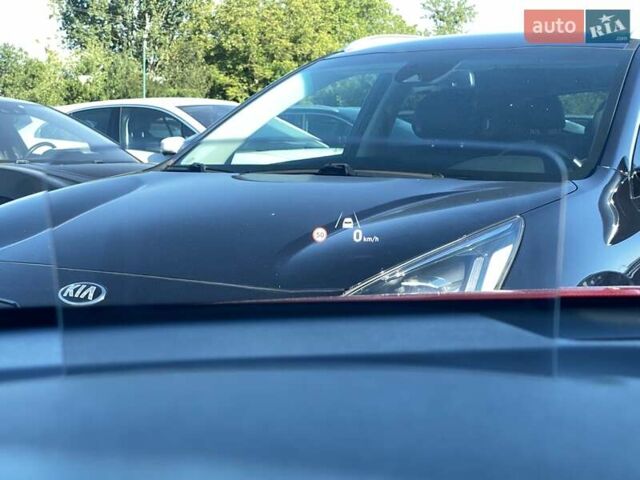 Красный Хендай Kona Electric, объемом двигателя 0 л и пробегом 113 тыс. км за 19950 $, фото 8 на Automoto.ua