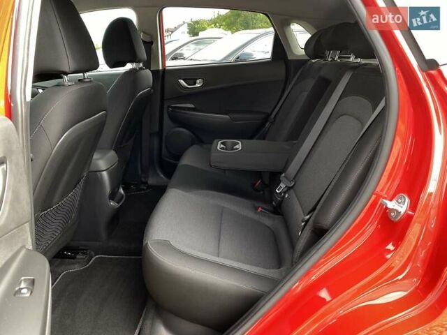 Красный Хендай Kona Electric, объемом двигателя 0 л и пробегом 117 тыс. км за 19200 $, фото 67 на Automoto.ua