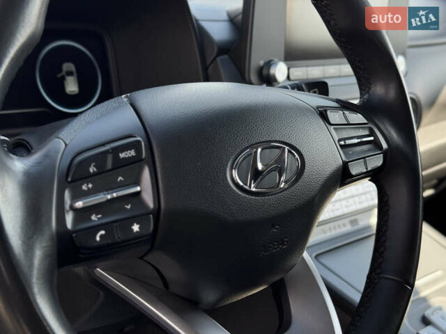 Красный Хендай Kona Electric, объемом двигателя 0 л и пробегом 53 тыс. км за 16900 $, фото 33 на Automoto.ua