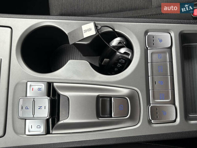 Красный Хендай Kona Electric, объемом двигателя 0 л и пробегом 89 тыс. км за 19799 $, фото 60 на Automoto.ua