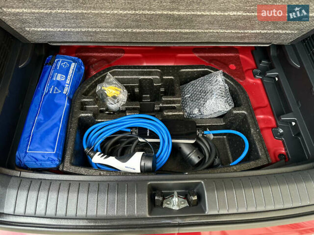Красный Хендай Kona Electric, объемом двигателя 0 л и пробегом 84 тыс. км за 16950 $, фото 45 на Automoto.ua
