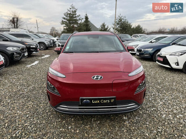 Красный Хендай Kona Electric, объемом двигателя 0 л и пробегом 51 тыс. км за 17999 $, фото 4 на Automoto.ua