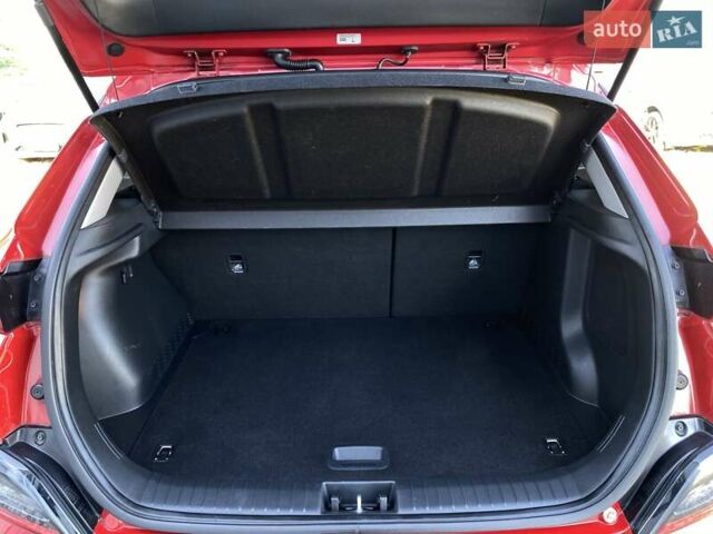 Красный Хендай Kona Electric, объемом двигателя 0 л и пробегом 113 тыс. км за 19950 $, фото 72 на Automoto.ua