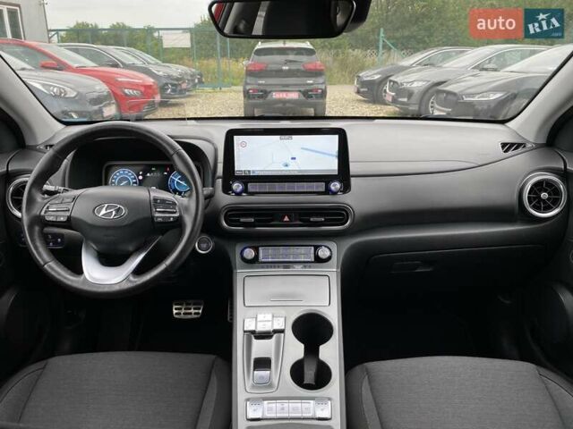 Красный Хендай Kona Electric, объемом двигателя 0 л и пробегом 111 тыс. км за 20400 $, фото 37 на Automoto.ua