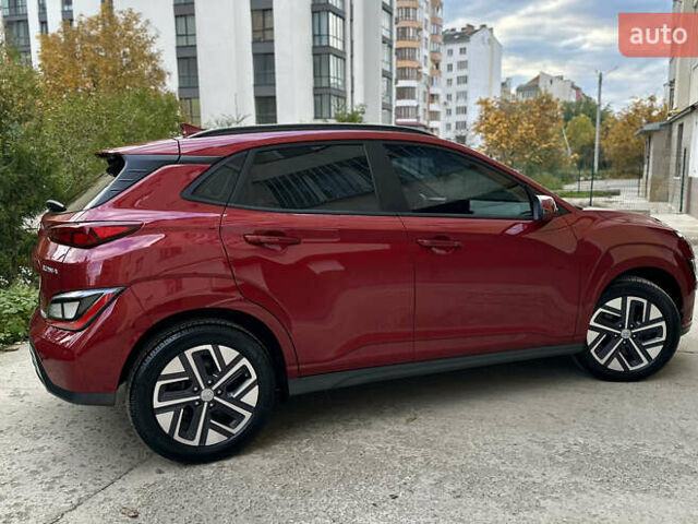 Красный Хендай Kona Electric, объемом двигателя 0 л и пробегом 84 тыс. км за 16950 $, фото 6 на Automoto.ua