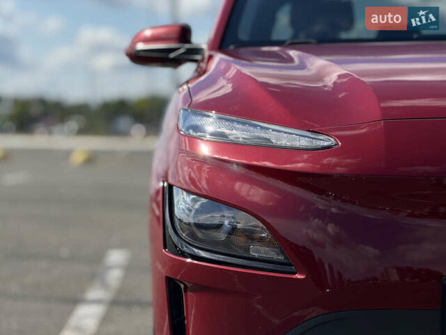 Красный Хендай Kona Electric, объемом двигателя 0 л и пробегом 53 тыс. км за 16900 $, фото 8 на Automoto.ua