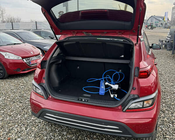 Красный Хендай Kona Electric, объемом двигателя 0 л и пробегом 51 тыс. км за 17999 $, фото 25 на Automoto.ua