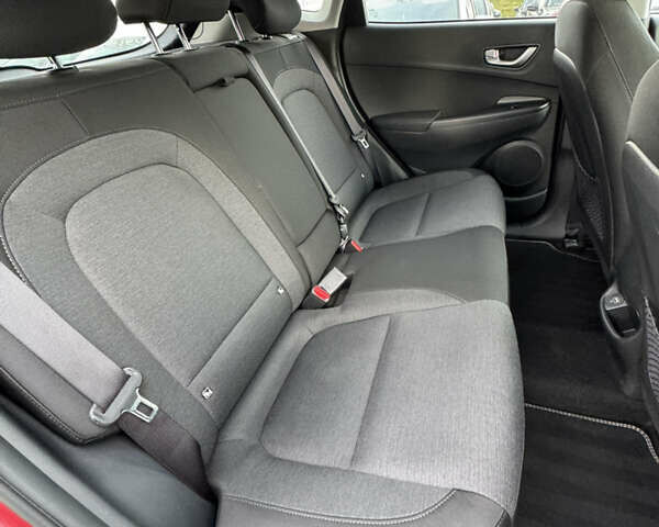 Красный Хендай Kona Electric, объемом двигателя 0 л и пробегом 51 тыс. км за 17999 $, фото 34 на Automoto.ua