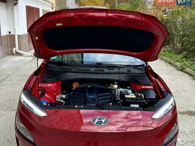 Красный Хендай Kona Electric, объемом двигателя 0 л и пробегом 84 тыс. км за 16950 $, фото 52 на Automoto.ua