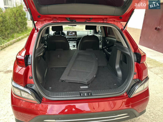 Красный Хендай Kona Electric, объемом двигателя 0 л и пробегом 84 тыс. км за 16950 $, фото 46 на Automoto.ua