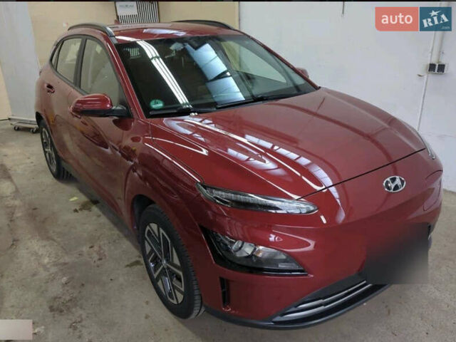 Красный Хендай Kona Electric, объемом двигателя 0 л и пробегом 84 тыс. км за 16950 $, фото 85 на Automoto.ua
