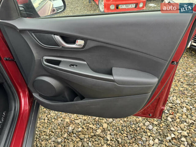 Красный Хендай Kona Electric, объемом двигателя 0 л и пробегом 51 тыс. км за 17999 $, фото 27 на Automoto.ua