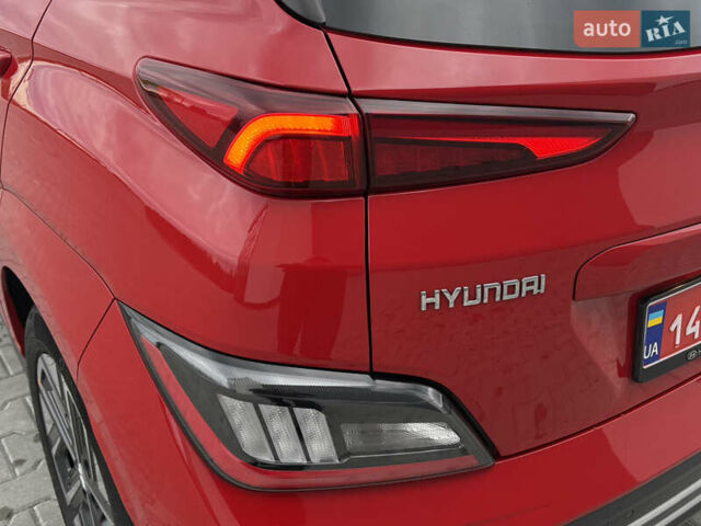 Красный Хендай Kona Electric, объемом двигателя 0 л и пробегом 89 тыс. км за 19799 $, фото 30 на Automoto.ua