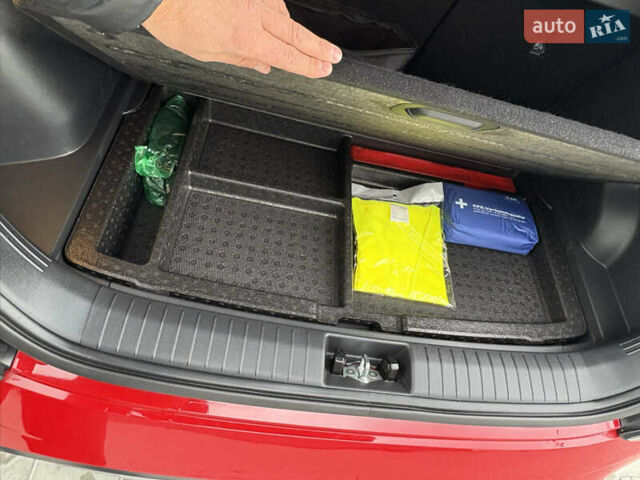 Красный Хендай Kona Electric, объемом двигателя 0 л и пробегом 89 тыс. км за 19799 $, фото 70 на Automoto.ua