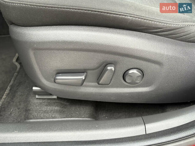 Красный Хендай Kona Electric, объемом двигателя 0 л и пробегом 89 тыс. км за 19799 $, фото 42 на Automoto.ua