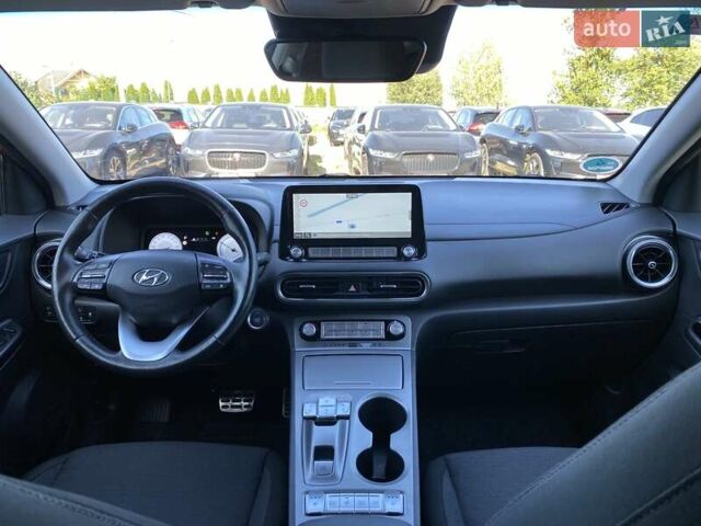 Красный Хендай Kona Electric, объемом двигателя 0 л и пробегом 113 тыс. км за 19950 $, фото 32 на Automoto.ua