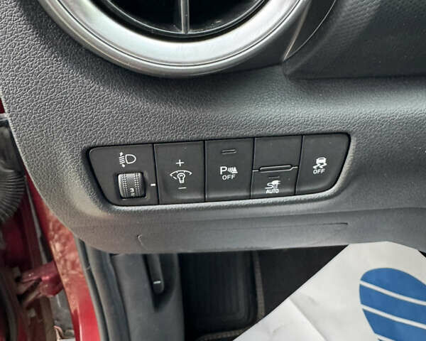 Красный Хендай Kona Electric, объемом двигателя 0 л и пробегом 51 тыс. км за 17999 $, фото 19 на Automoto.ua