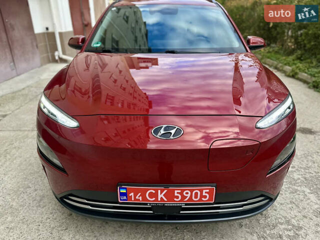 Красный Хендай Kona Electric, объемом двигателя 0 л и пробегом 84 тыс. км за 16950 $, фото 62 на Automoto.ua