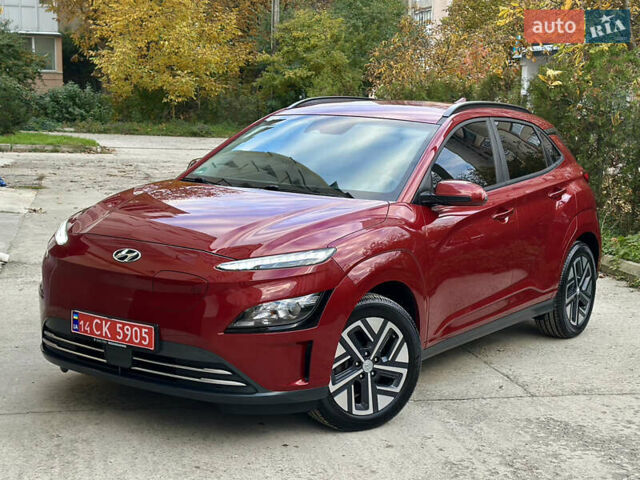 Красный Хендай Kona Electric, объемом двигателя 0 л и пробегом 84 тыс. км за 16950 $, фото 19 на Automoto.ua