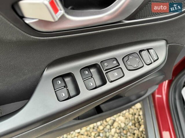 Красный Хендай Kona Electric, объемом двигателя 0 л и пробегом 51 тыс. км за 17999 $, фото 17 на Automoto.ua