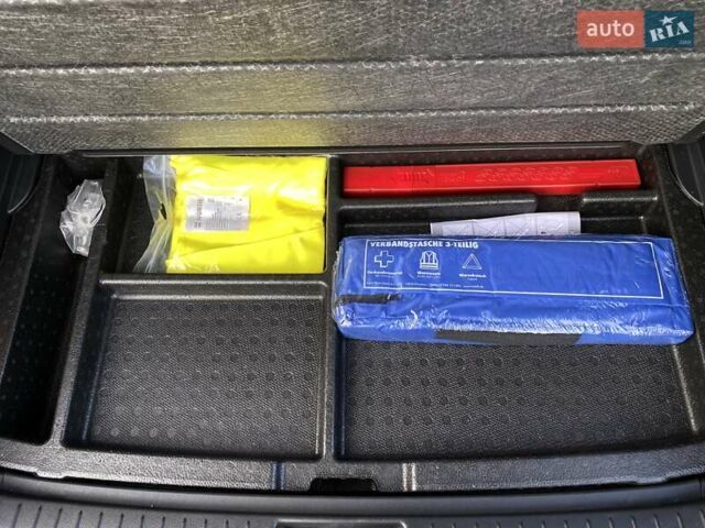 Красный Хендай Kona Electric, объемом двигателя 0 л и пробегом 117 тыс. км за 19200 $, фото 70 на Automoto.ua