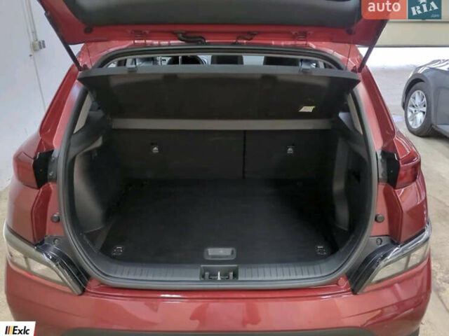 Красный Хендай Kona Electric, объемом двигателя 0 л и пробегом 84 тыс. км за 16950 $, фото 90 на Automoto.ua