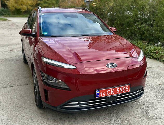 Красный Хендай Kona Electric, объемом двигателя 0 л и пробегом 84 тыс. км за 16950 $, фото 80 на Automoto.ua