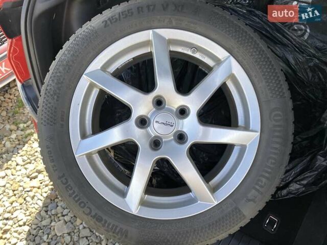 Красный Хендай Kona Electric, объемом двигателя 0 л и пробегом 113 тыс. км за 19950 $, фото 3 на Automoto.ua