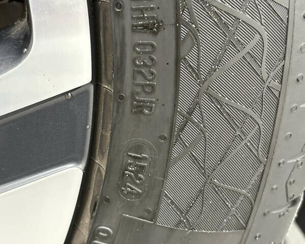 Красный Хендай Kona Electric, объемом двигателя 0 л и пробегом 89 тыс. км за 19799 $, фото 73 на Automoto.ua