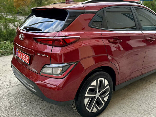 Красный Хендай Kona Electric, объемом двигателя 0 л и пробегом 84 тыс. км за 16950 $, фото 73 на Automoto.ua