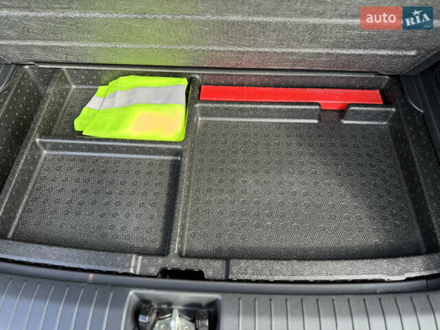 Красный Хендай Kona Electric, объемом двигателя 0 л и пробегом 53 тыс. км за 16900 $, фото 38 на Automoto.ua