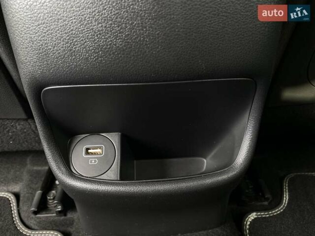 Красный Хендай Kona Electric, объемом двигателя 0 л и пробегом 117 тыс. км за 19200 $, фото 68 на Automoto.ua