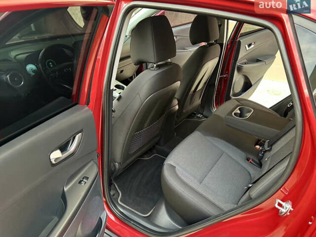 Красный Хендай Kona Electric, объемом двигателя 0 л и пробегом 84 тыс. км за 16950 $, фото 58 на Automoto.ua