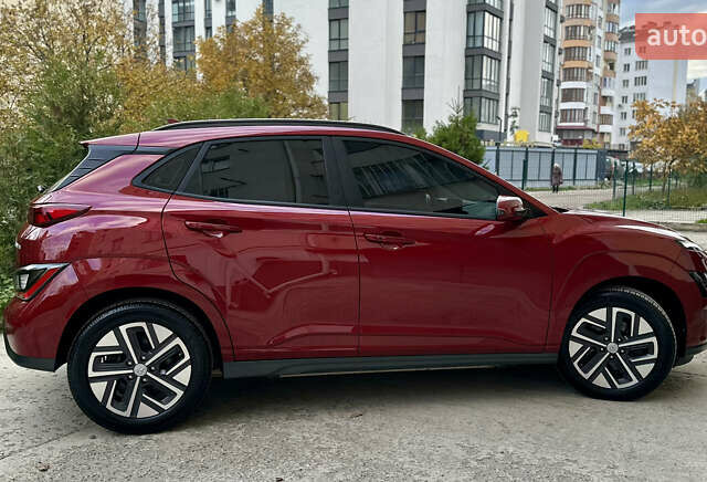Красный Хендай Kona Electric, объемом двигателя 0 л и пробегом 84 тыс. км за 16950 $, фото 7 на Automoto.ua
