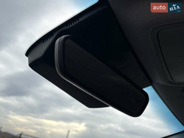 Красный Хендай Kona Electric, объемом двигателя 0 л и пробегом 89 тыс. км за 19799 $, фото 64 на Automoto.ua