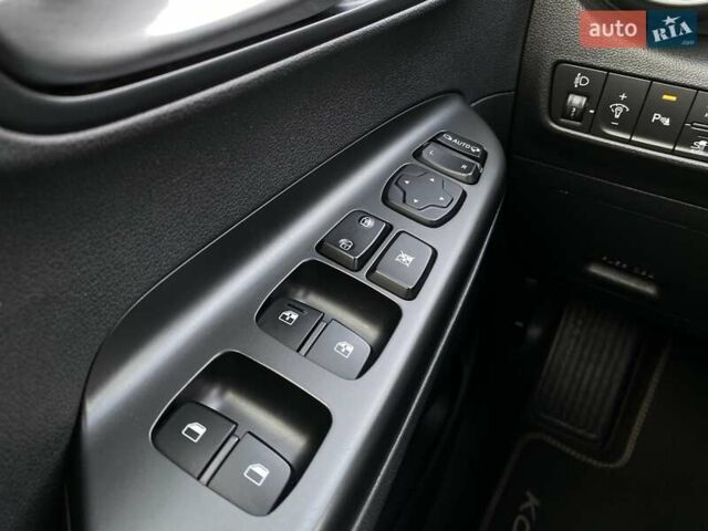 Красный Хендай Kona Electric, объемом двигателя 0 л и пробегом 117 тыс. км за 19200 $, фото 33 на Automoto.ua