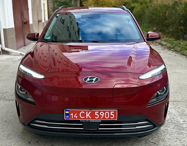 Красный Хендай Kona Electric, объемом двигателя 0 л и пробегом 84 тыс. км за 16950 $, фото 83 на Automoto.ua
