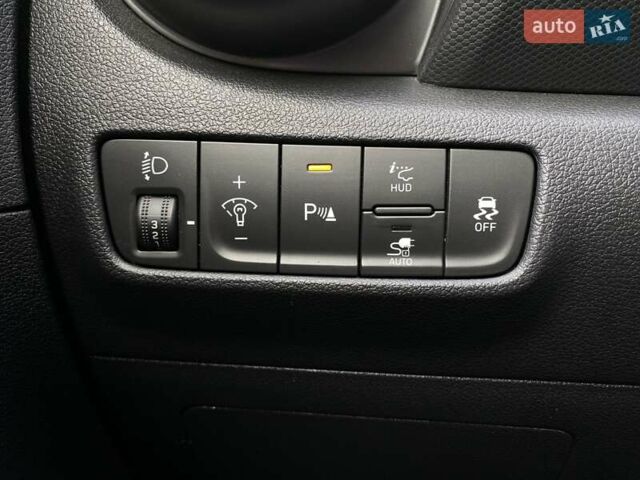 Красный Хендай Kona Electric, объемом двигателя 0 л и пробегом 117 тыс. км за 19200 $, фото 34 на Automoto.ua