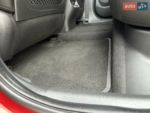 Красный Хендай Kona Electric, объемом двигателя 0 л и пробегом 89 тыс. км за 19799 $, фото 45 на Automoto.ua