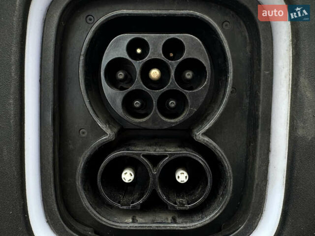 Красный Хендай Kona Electric, объемом двигателя 0 л и пробегом 86 тыс. км за 20600 $, фото 4 на Automoto.ua