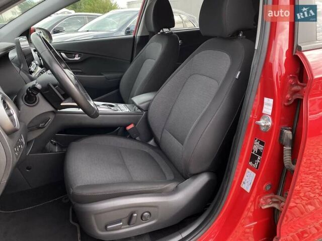 Красный Хендай Kona Electric, объемом двигателя 0 л и пробегом 117 тыс. км за 19200 $, фото 32 на Automoto.ua