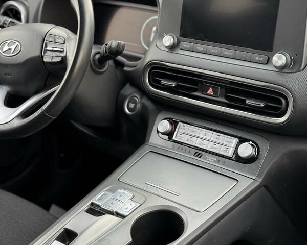 Красный Хендай Kona Electric, объемом двигателя 0 л и пробегом 51 тыс. км за 17999 $, фото 36 на Automoto.ua