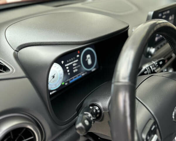 Красный Хендай Kona Electric, объемом двигателя 0 л и пробегом 84 тыс. км за 16950 $, фото 33 на Automoto.ua