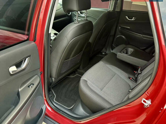 Красный Хендай Kona Electric, объемом двигателя 0 л и пробегом 84 тыс. км за 16950 $, фото 40 на Automoto.ua